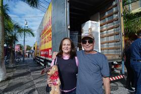 Foto 2 / Lojas MM entrega caminhão de prêmio em Matinhos